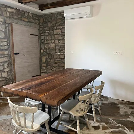 Hramisce, Botega شقة *
