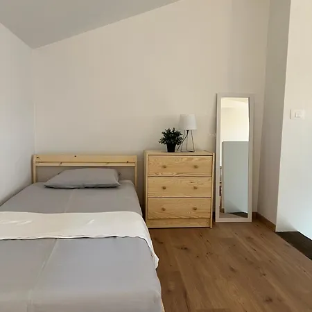 Hramisce, Botega * Šmarje