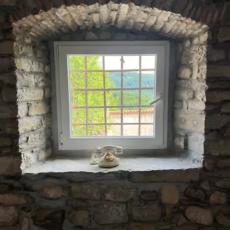 Hramisce, Botega דירה