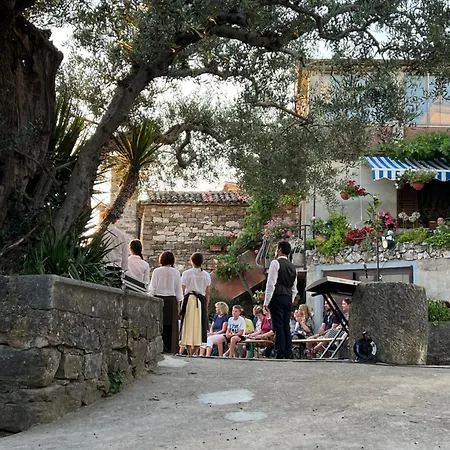 Apartment Hramisce, Botega