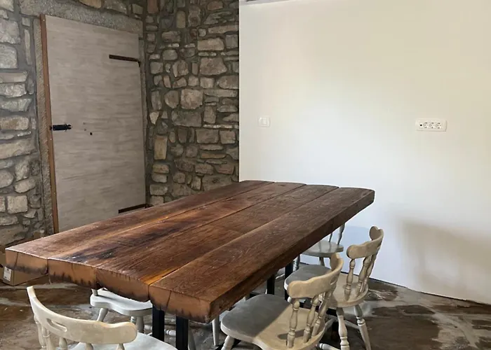 Hramisce, Botega דירה *