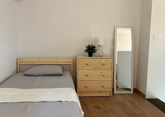 Hramisce, Botega * Šmarje