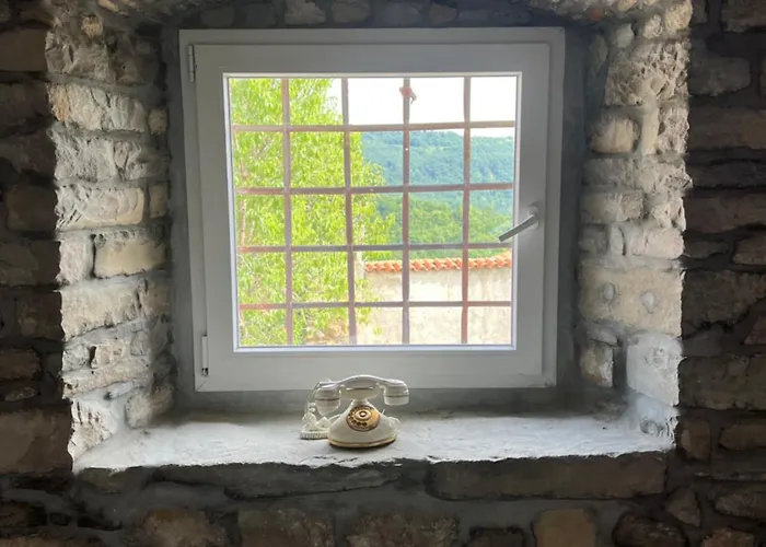 Hramisce, Botega Appartement